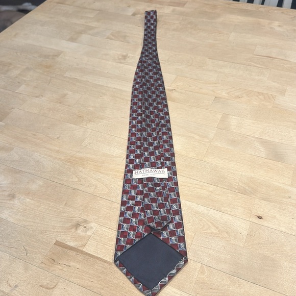 Hathaway Men’s Tie Hand Sewn 100% Italian Silk Made in the USA - Picture 2 of 5